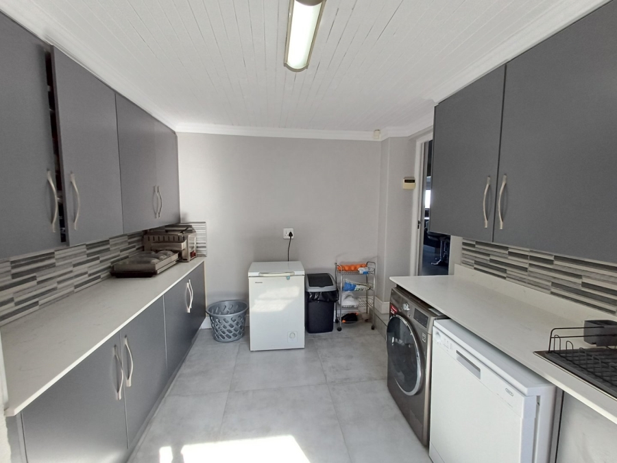 8 Bedroom Property for Sale in Dana Bay Western Cape